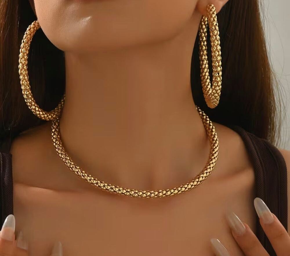 Trendy pierced gold wire tube style choker and hoop earring set